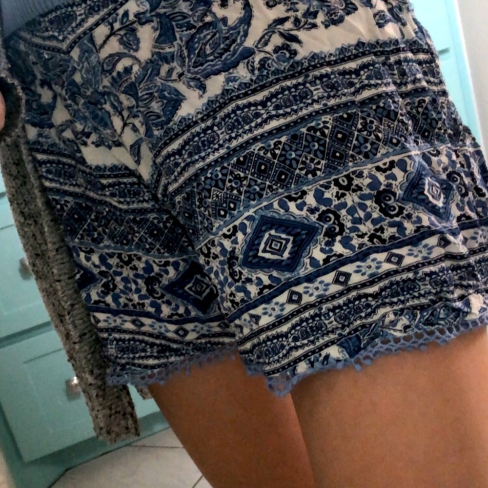 Patterned flowy girls shorts!